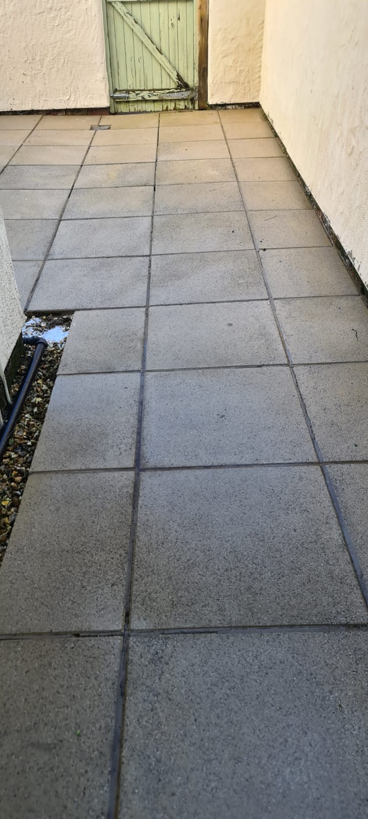 Patio slabs and planters cleaned at a Wirral home