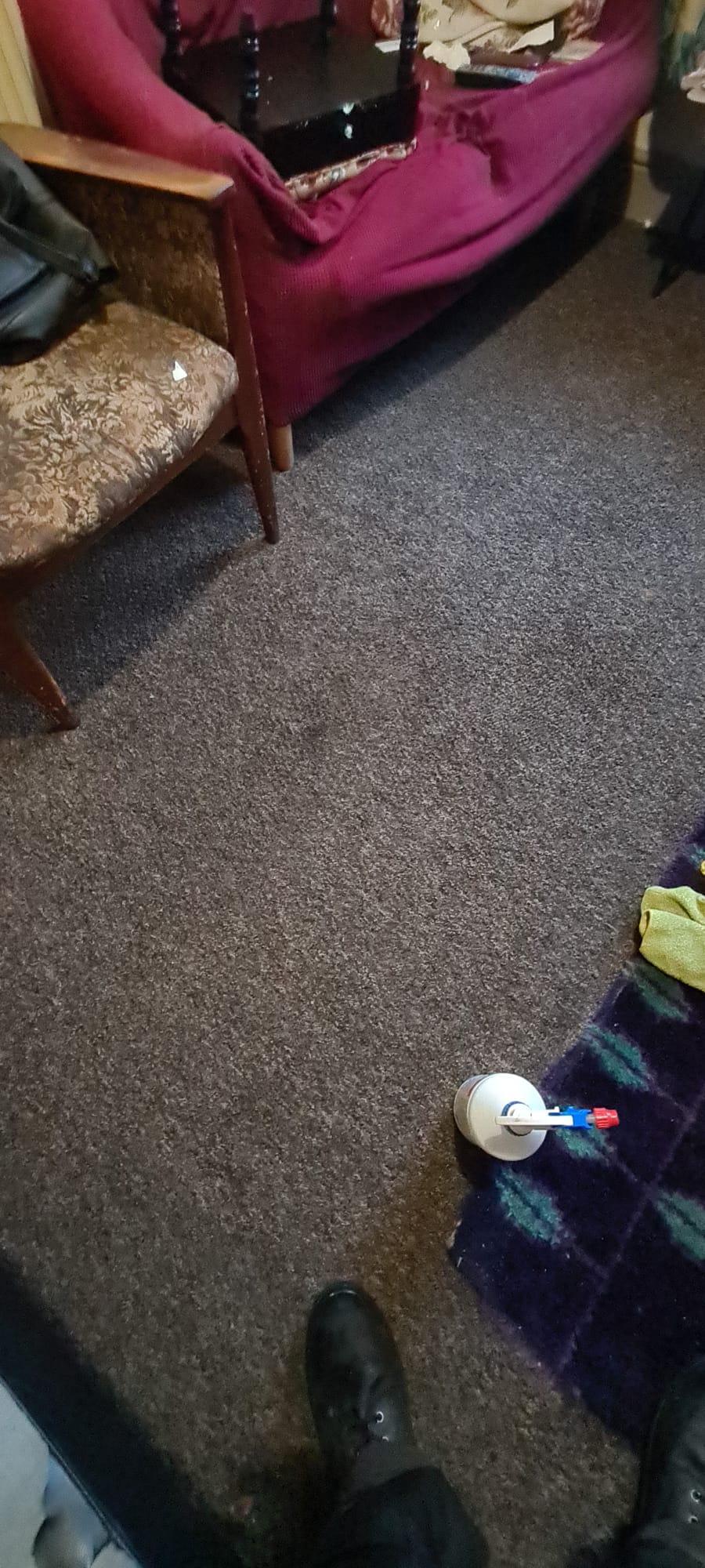 Carpet cleaning wand lifting soil from a Wirral bedroom carpet