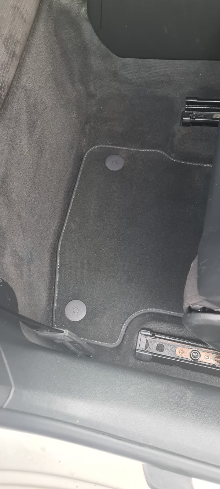 Mobile car valeting in the Wirral, clean car interior after a full valet